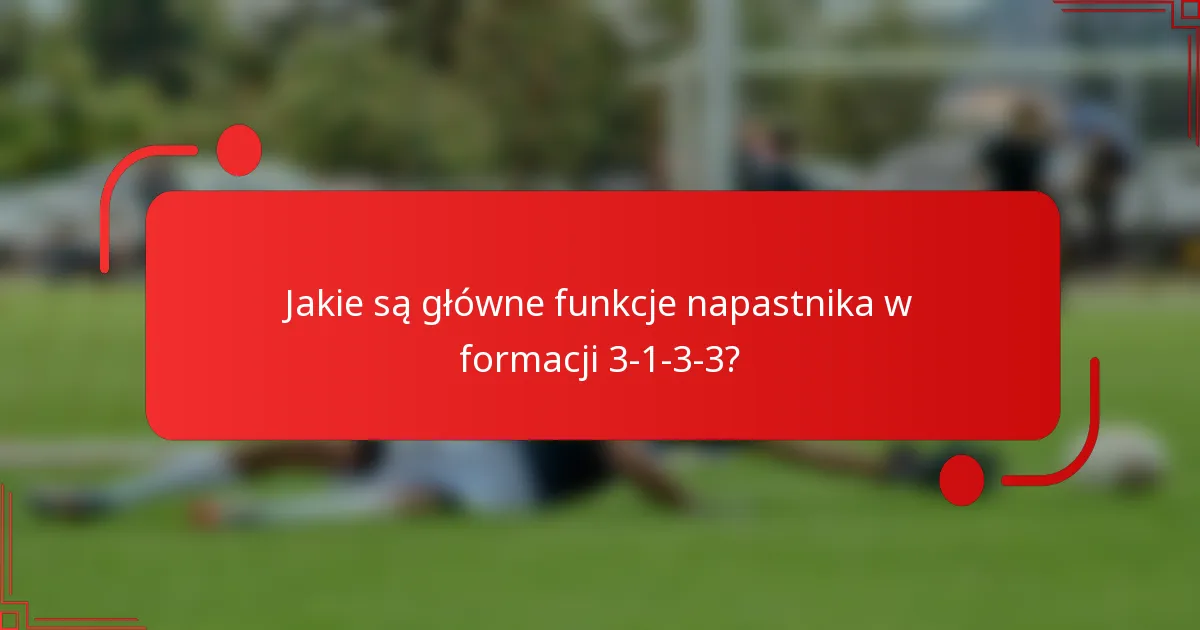 Jakie są główne funkcje napastnika w formacji 3-1-3-3?